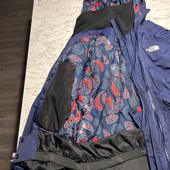 North Face Women Ski Jacket - Picture 3 of 5